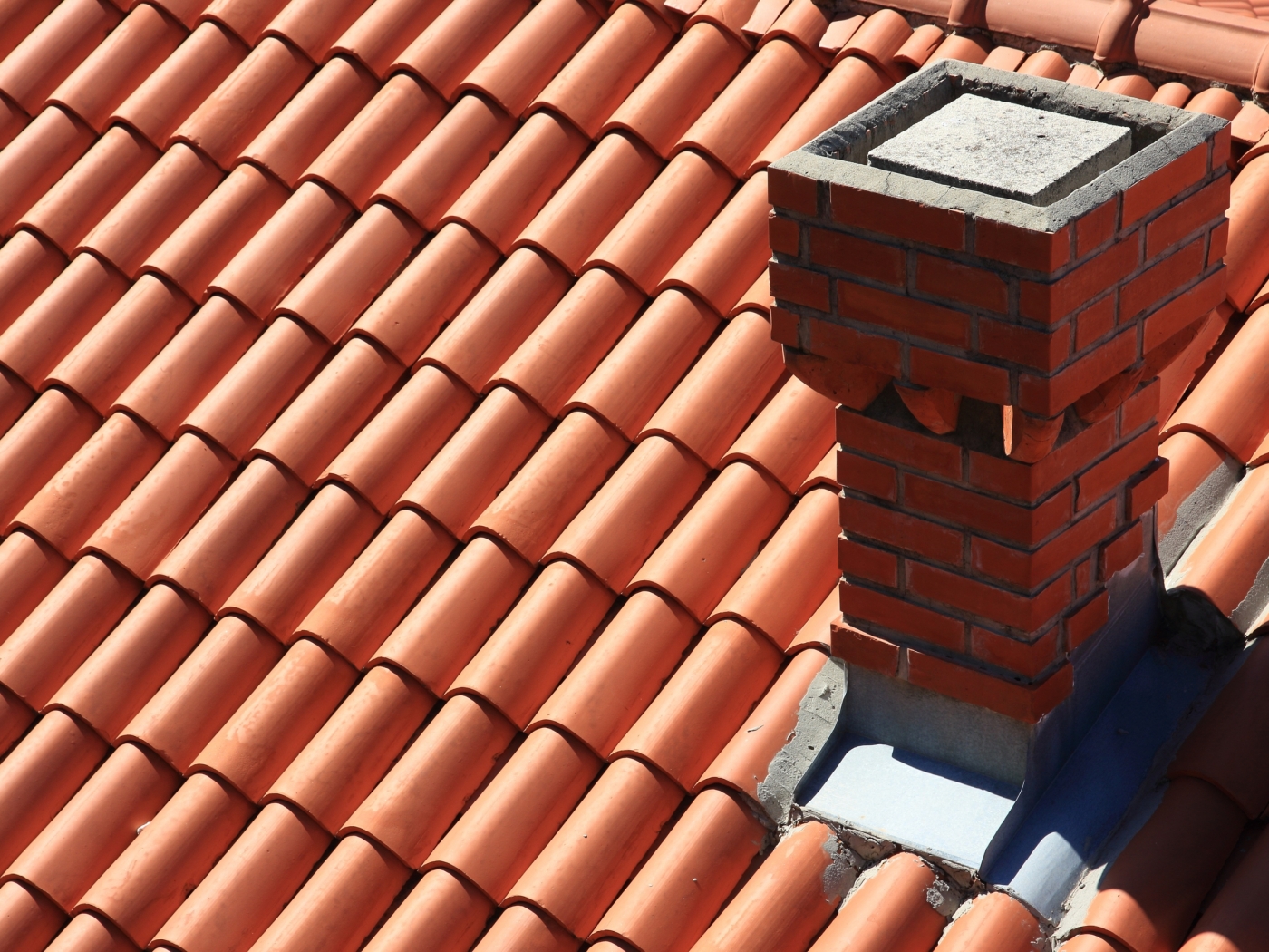 Quanto costa rifare un tetto nel 2025? Prezzi medi e fattori che influenzano il costo